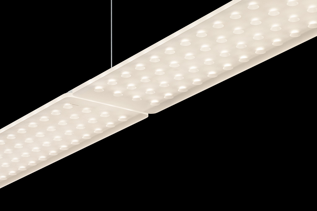 Die Modul L 196 lässt sich mit nur einer Zuleitung zu einer 2-längigen oder 3-längigen Leuchte additiv verketten und ermöglicht so bis zu 4,54 Meter lange Lichtbänder.